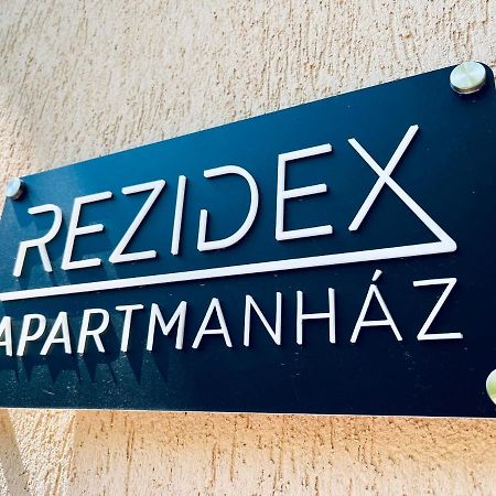 Rezidex Apartmanhaz แซแก็ด ภายนอก รูปภาพ