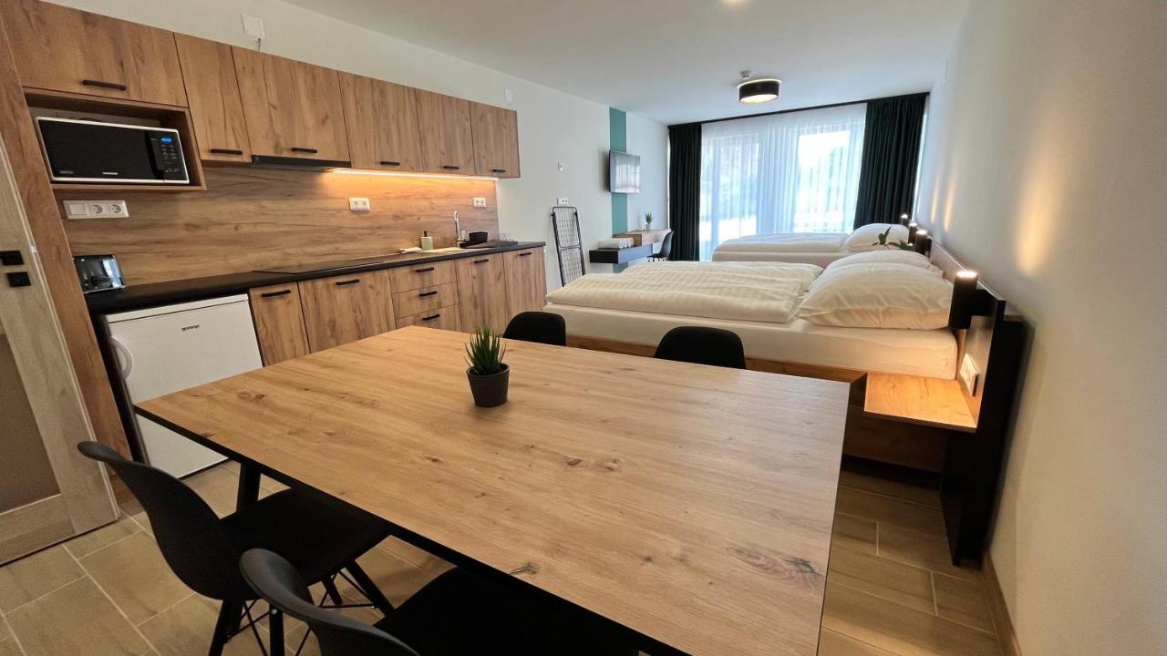 Rezidex Apartmanhaz แซแก็ด ภายนอก รูปภาพ