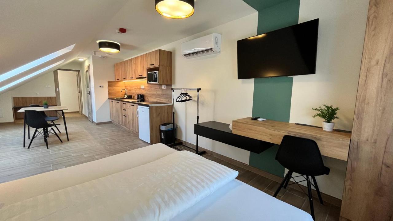 Rezidex Apartmanhaz แซแก็ด ภายนอก รูปภาพ