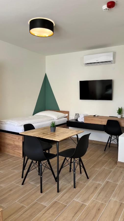 Rezidex Apartmanhaz แซแก็ด ภายนอก รูปภาพ