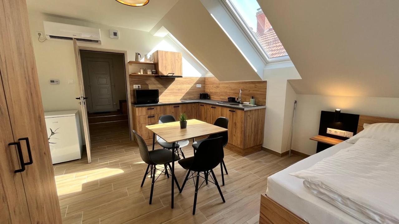 Rezidex Apartmanhaz แซแก็ด ภายนอก รูปภาพ