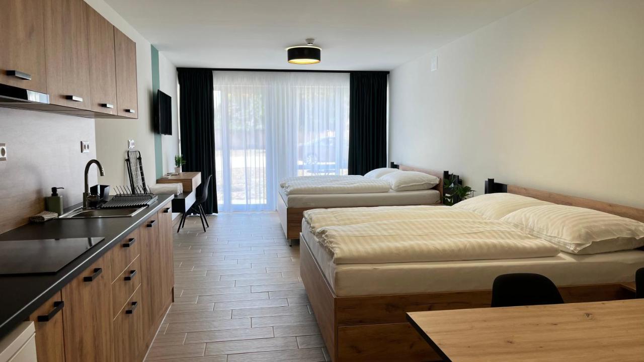 Rezidex Apartmanhaz แซแก็ด ภายนอก รูปภาพ