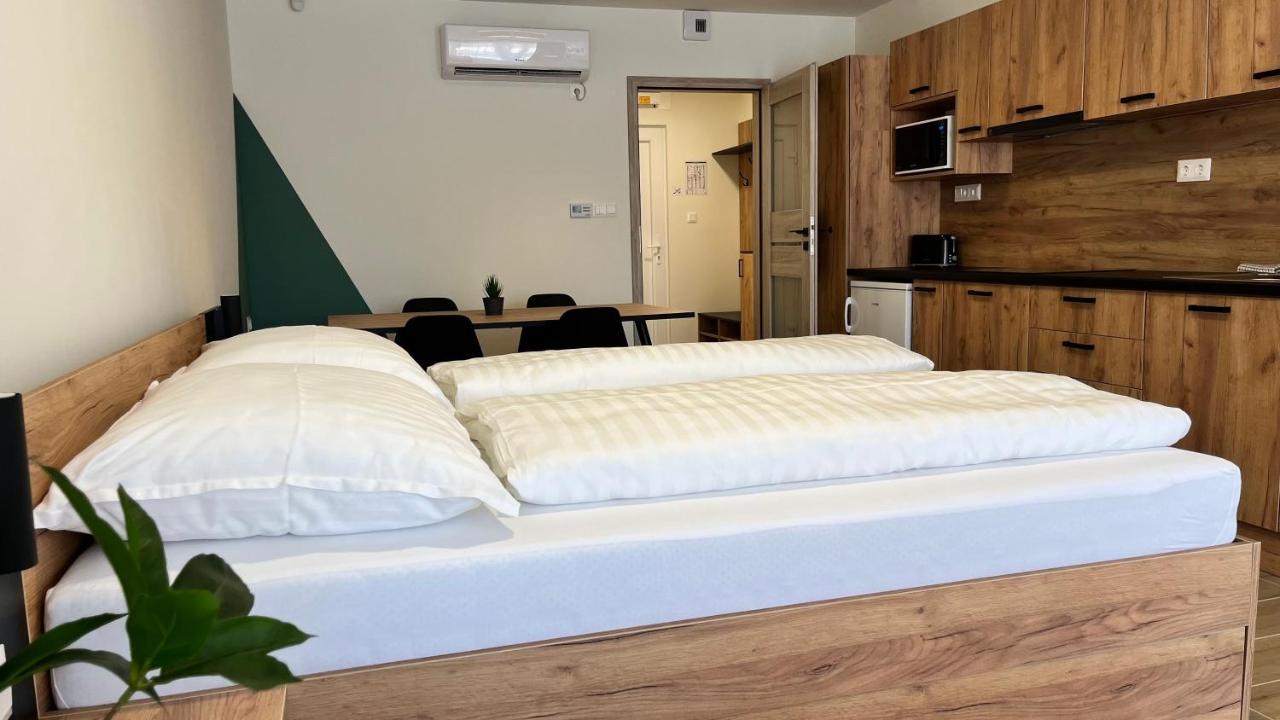 Rezidex Apartmanhaz แซแก็ด ภายนอก รูปภาพ