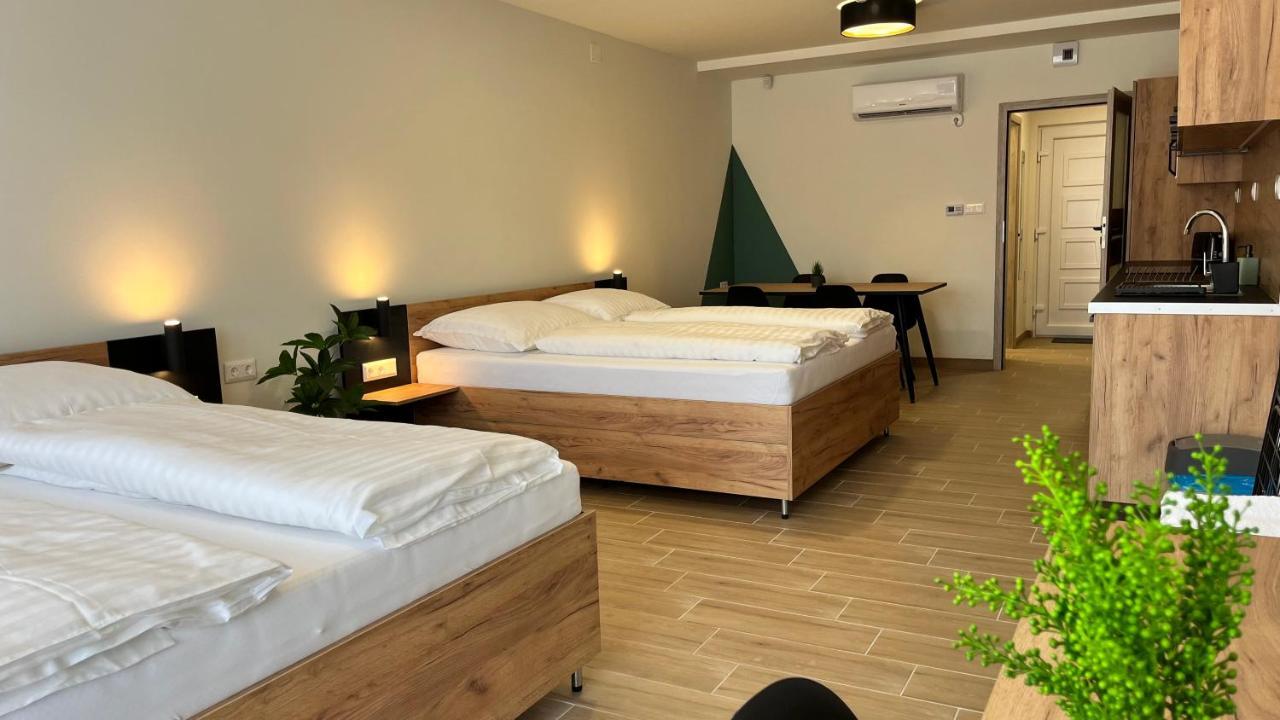 Rezidex Apartmanhaz แซแก็ด ภายนอก รูปภาพ